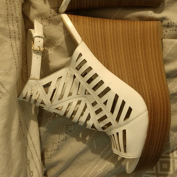 Shoedazzle white lattice wedge size 10 - Picture 11 of 14